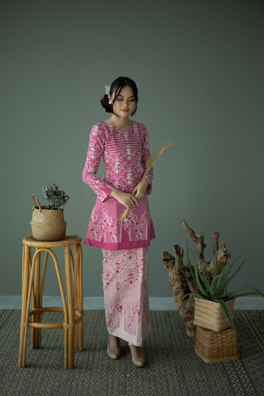 Raisa Brocade Tenun Pesak - Magenta pink